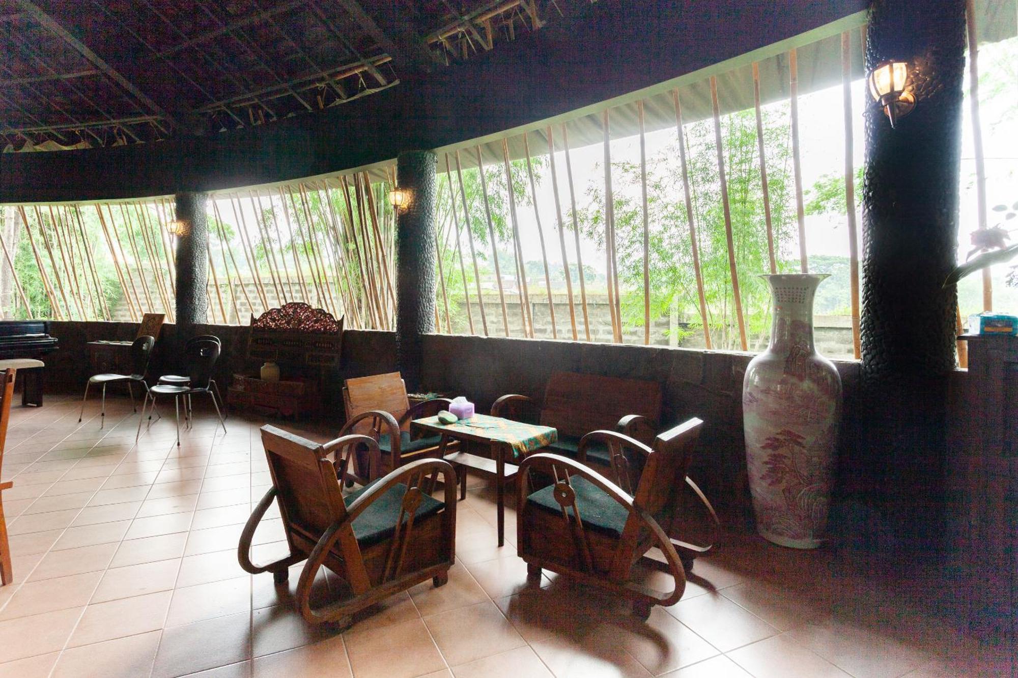 Hotel O Genteng Near Genteng Market Formerly Uno Hotel Surabaya Exterior foto