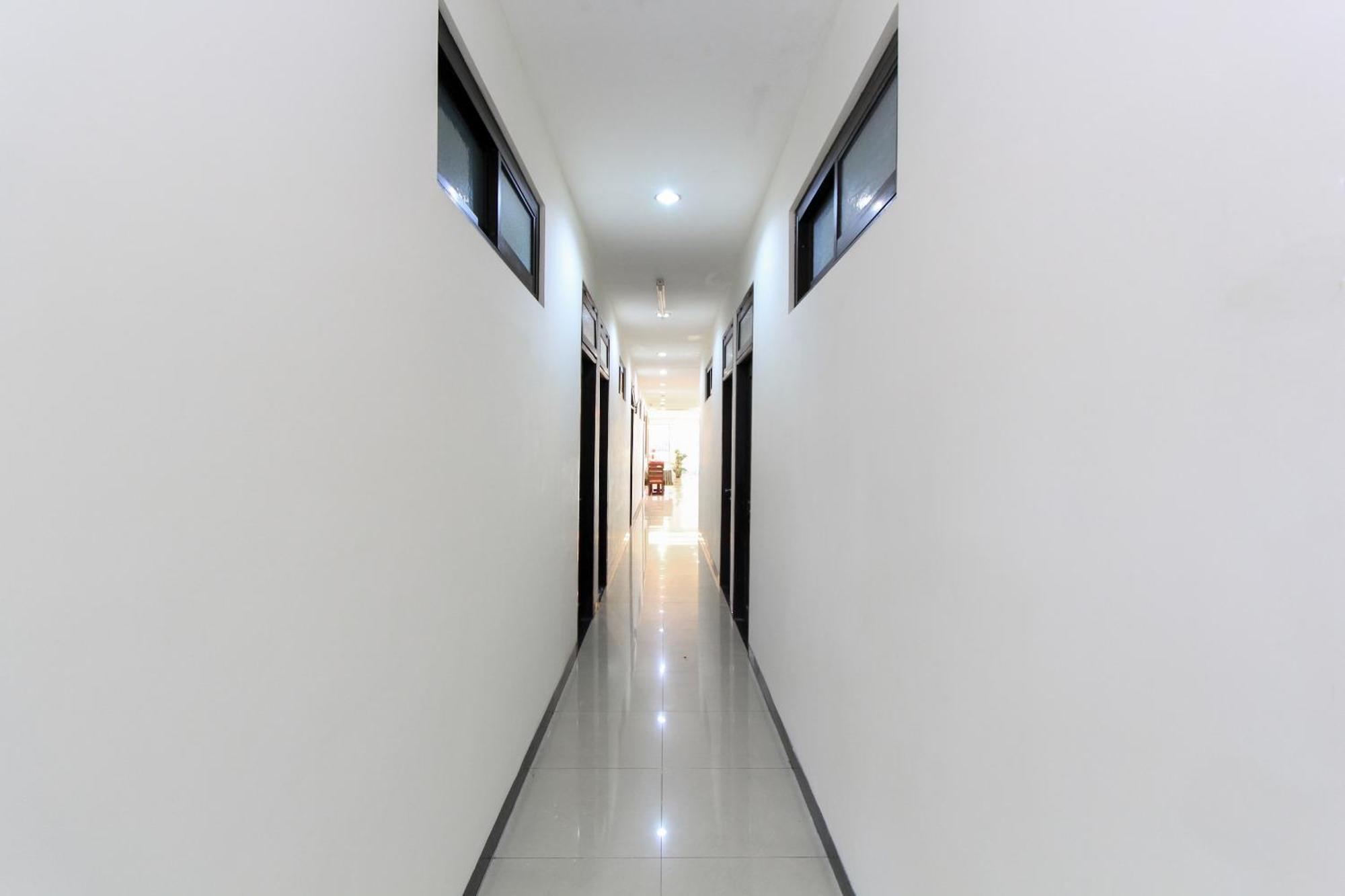 Hotel O Genteng Near Genteng Market Formerly Uno Hotel Surabaya Exterior foto