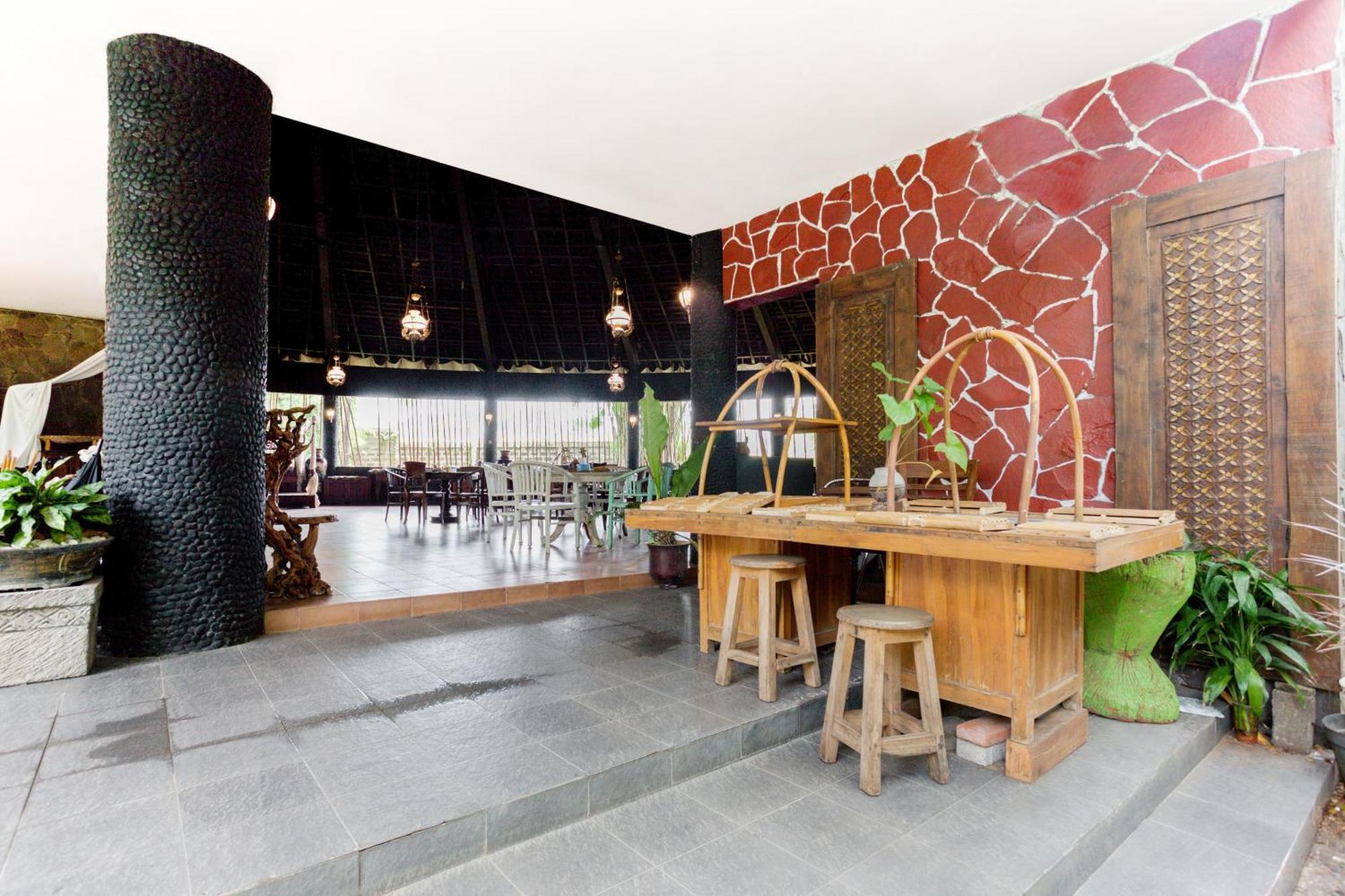 Hotel O Genteng Near Genteng Market Formerly Uno Hotel Surabaya Exterior foto